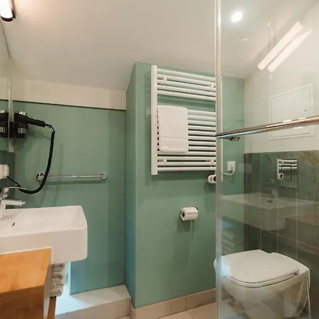 H24 Hotel *
