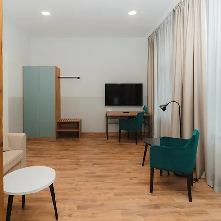 H24 Hotel *