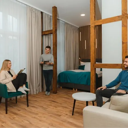 Hotel H24